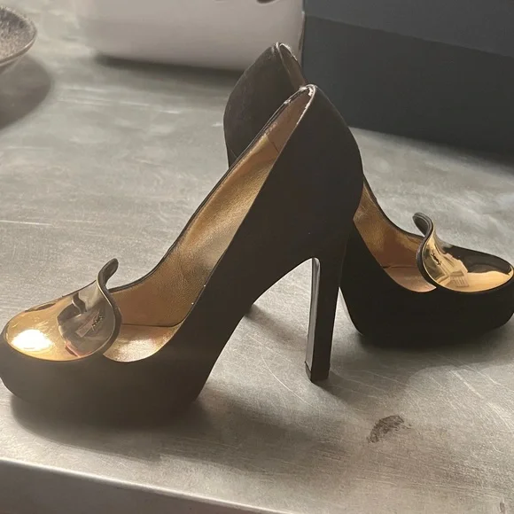 Yves Saint Laurent Black Pumps with Gold Detail - Picture 6 of 7